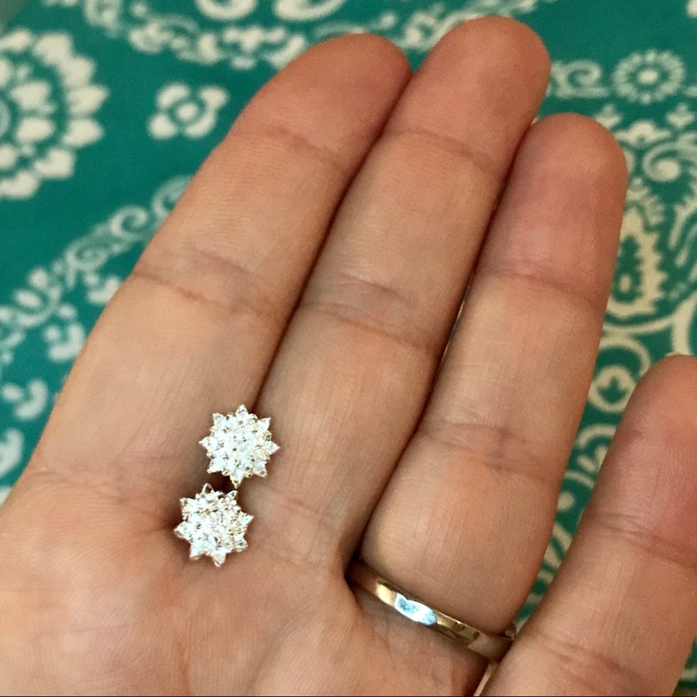 NEW!💙💎LOTUS! SO ADORABLE!💎💙SILVER PLATED STUDS - Picture 6 of 13
